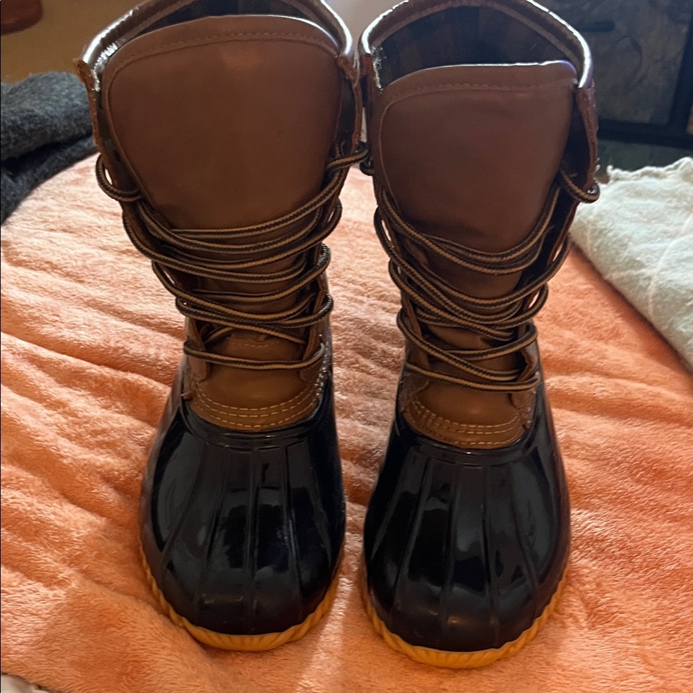 Sporto Tan and Black Lace-Up Winter Boots